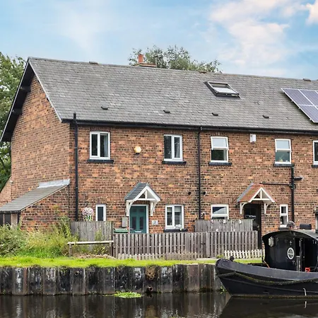 Canal Side Cottage Wakefield Stanley  Exterior photo