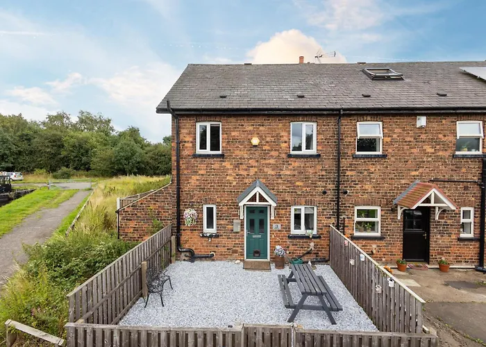 Canal Side Cottage Wakefield