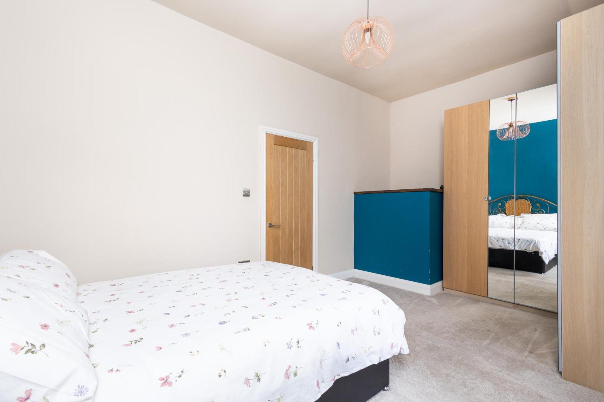 Canal Side Wakefield Holiday home *