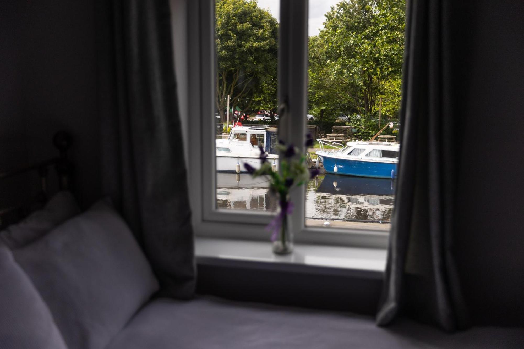 Canal Side Wakefield Holiday home